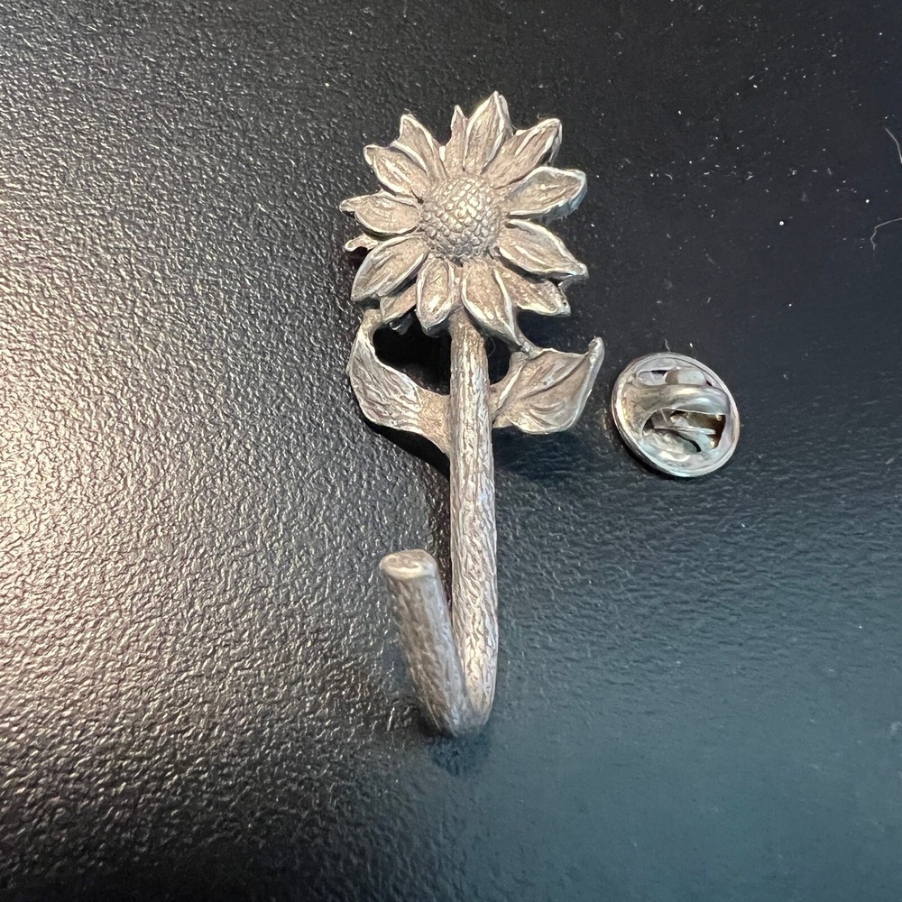 Vintage Rawcliffe Flower Brooch Pewter Daisy with Hook Pin‎